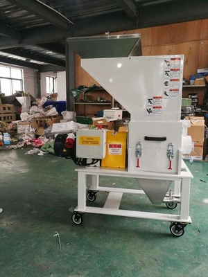 Putih 1.5KW Penggiling Granulator Plastik Kecepatan Rendah OG-1LS Kapasitas 20 Kg / H