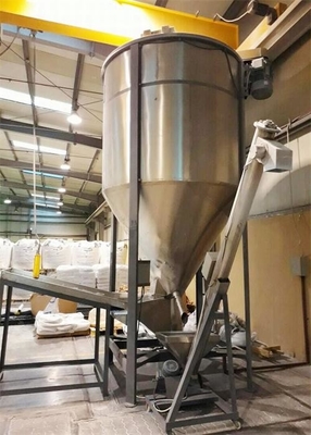 Mesin pengaduk pengering campuran plastik dengan sekrup yang digerakkan oleh motor 3,75 -7,5KW